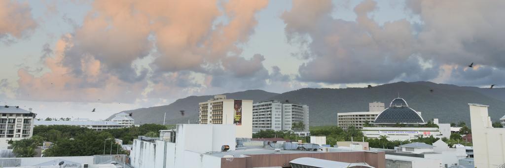 Inn Cairns Exterior photo